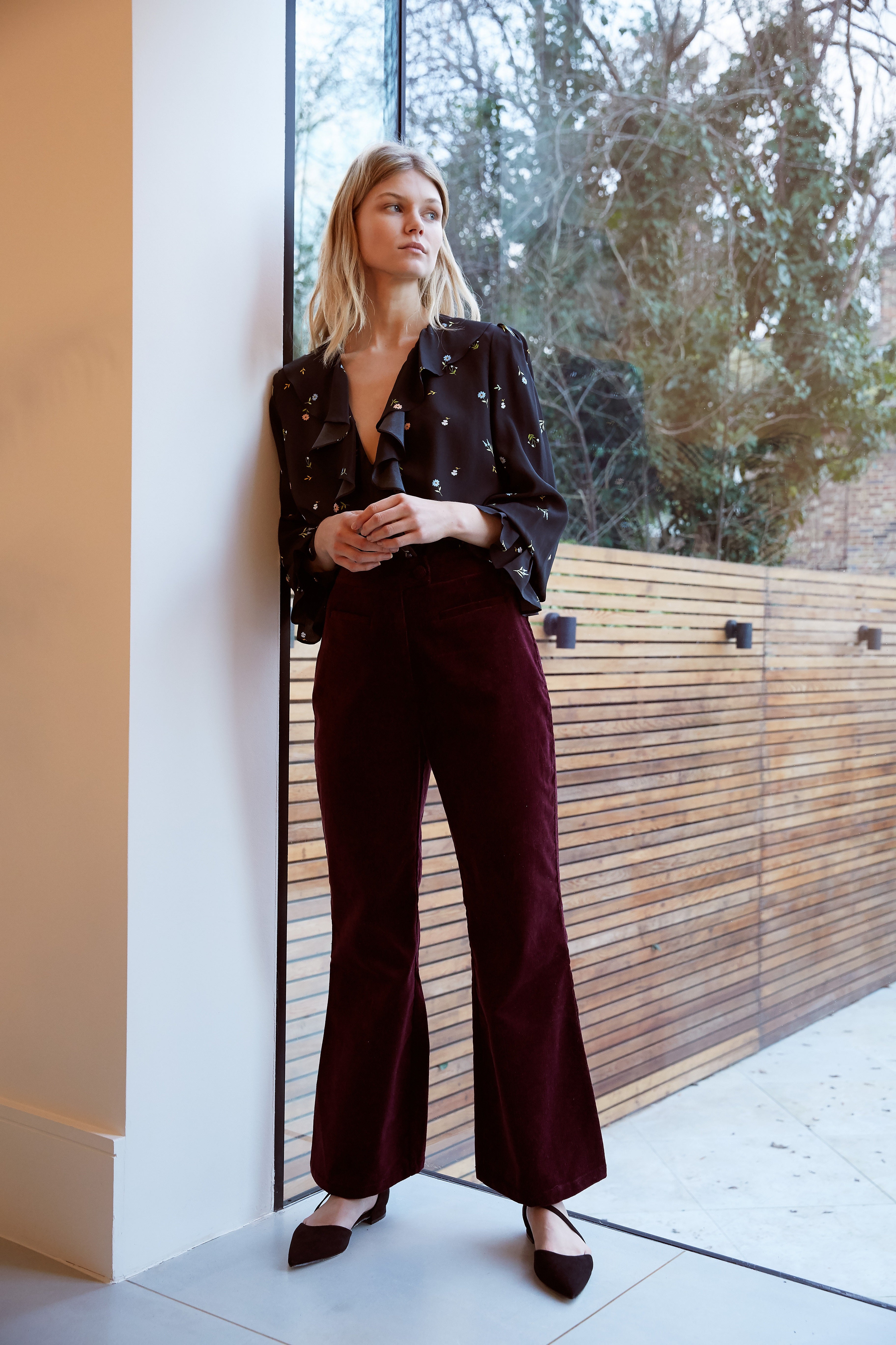 Burgundy Velvet Flare Pants Outfits (2 ideas & outfits)